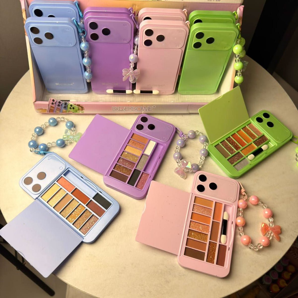 IPhone 17 Pro Max Style Eyeshadow Palette With Hand Band - Image 6